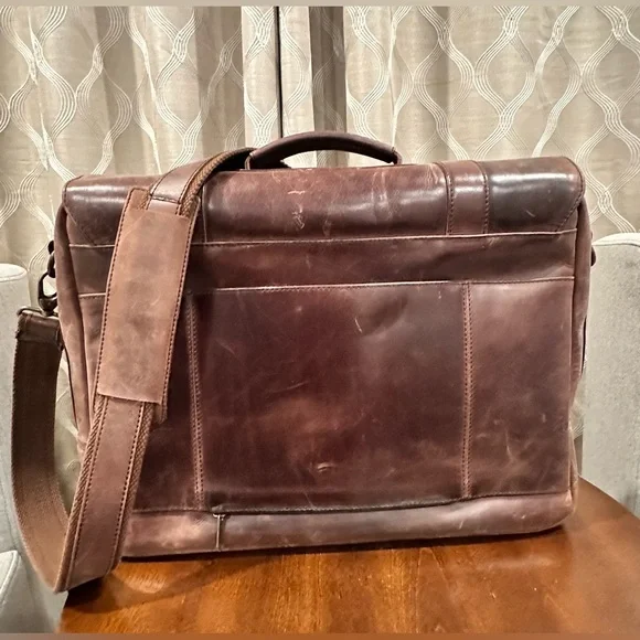 LadderBack 100% Leather Brown Rugged & Rustic Design Laptop Messenger Bag - Picture 13 of 16